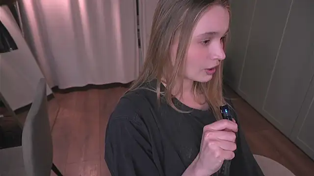 lisa schiele online show from 03/11/26, 08:48