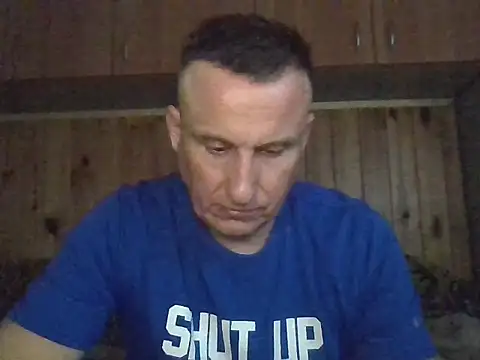 Snapshot of Maksymilian1 chatting on 11/28/25, 08:11 Maksymilian1 online show from 11/28/25, 08:11