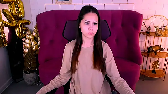 UliaNeer online show from 11/17/25, 05:02