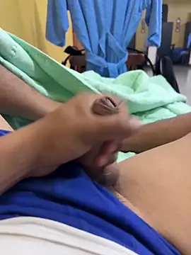 Snapshot of chelovqu chatting on 10/12/25, 12:31 chelovqu online show from 10/12/25, 12:31