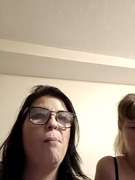 Snapshot of Neveah1 chatting on 09/20/25, 07:31 Neveah1 online show from 09/20/25, 07:31