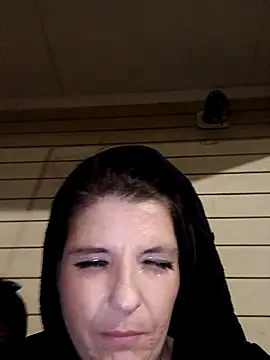 Snapshot of Neveah1 chatting on 10/05/25, 08:45 Neveah1 online show from 10/05/25, 08:45