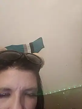 Snapshot of Neveah1 chatting on 11/18/25, 07:13 Neveah1 online show from 11/18/25, 07:13