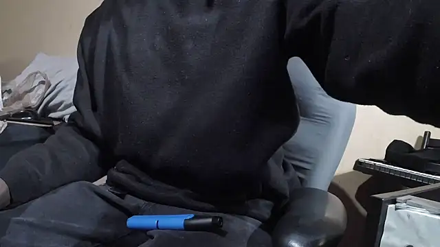 EYEzIAM online show from 02/04/26, 06:41