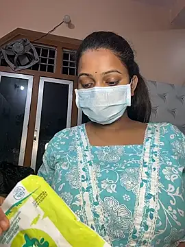 Snapshot of YOURMISTHI chatting on 11/11/25, 02:39 YOURMISTHI online show from 11/11/25, 02:39