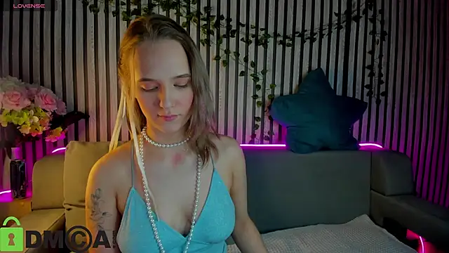 Snapshot of Casey_Sweeet chatting on 12/17/25, 04:02 Casey Sweeet online show from 12/17/25, 04:02