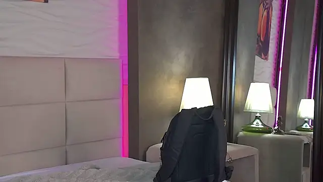 Snapshot of AriWild chatting on 09/21/25, 04:14 AriWild online show from 09/21/25, 04:14