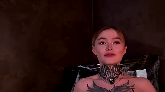 AriWild online show from 11/01/25, 04:03