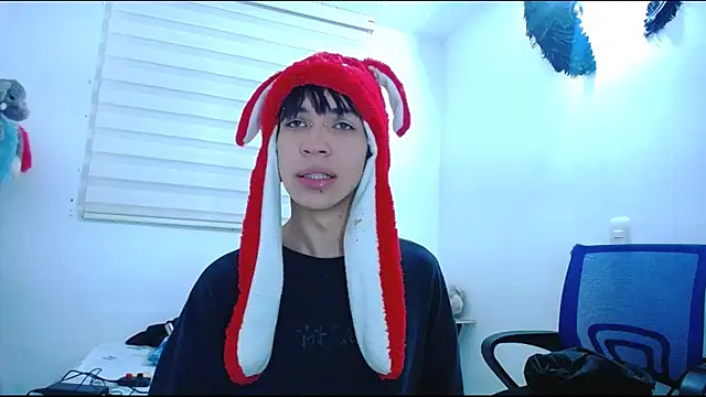 Snapshot of lucky_stricke chatting on 10/14/25, 04:46 lucky stricke online show from 10/14/25, 04:46