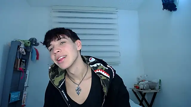 Snapshot of lucky_stricke chatting on 10/18/25, 03:20 lucky stricke online show from 10/18/25, 03:20