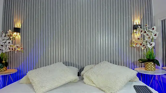 SOPHICOLLINS online show from 09/19/25, 07:03