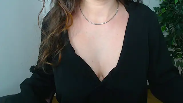 Snapshot of Erika_bestboobs chatting on 09/19/25, 06:19 Erika bestboobs online show from 09/19/25, 06:19