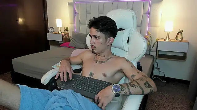 nextboywell1 online show from 04/13/26, 03:17