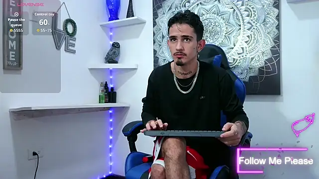 nextboywell1 online show from 04/18/26, 03:21