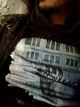 Snapshot of ParousFlow chatting on 10/19/25, 01:50 ParousFlow online show from 10/19/25, 01:50