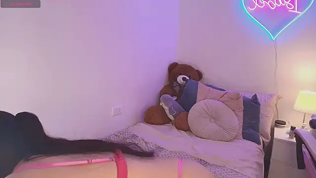 Snapshot of IsabelCortes chatting on 10/10/25, 10:31 IsabelCortes online show from 10/10/25, 10:31