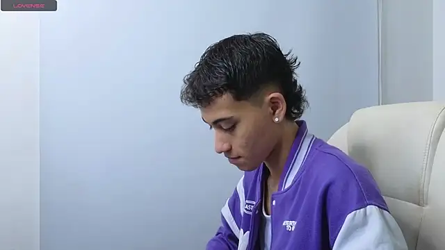 yulian vasquez online show from 09/15/25, 12:16