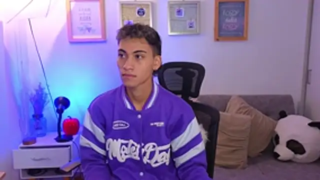 yulian vasquez online show from 11/06/25, 12:28