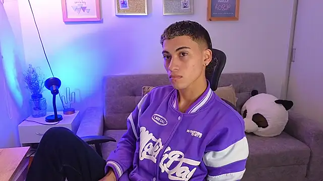 yulian vasquez online show from 11/24/25, 12:16