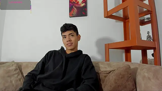 Snapshot of LoganTwink18 chatting on 12/22/25, 01:52 LoganTwink18 online show from 12/22/25, 01:52