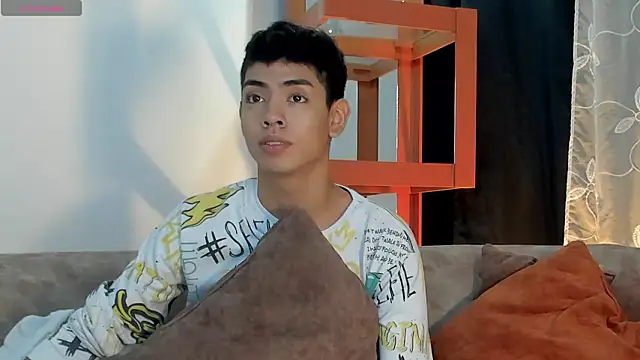 Snapshot of LoganTwink18 chatting on 02/07/26, 01:59 LoganTwink18 online show from 02/07/26, 01:59