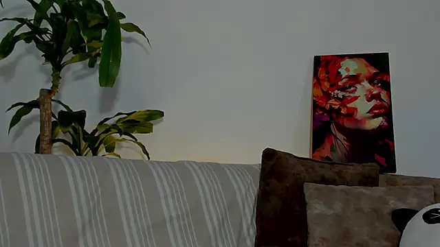 Snapshot of LoganTwink18 chatting on 02/15/26, 02:19 LoganTwink18 online show from 02/15/26, 02:19