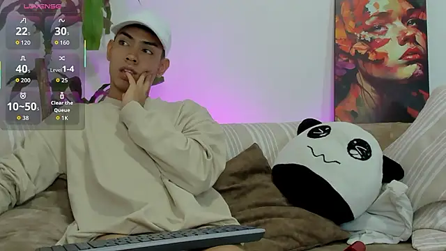 Snapshot of LoganTwink18 chatting on 02/17/26, 02:13 LoganTwink18 online show from 02/17/26, 02:13