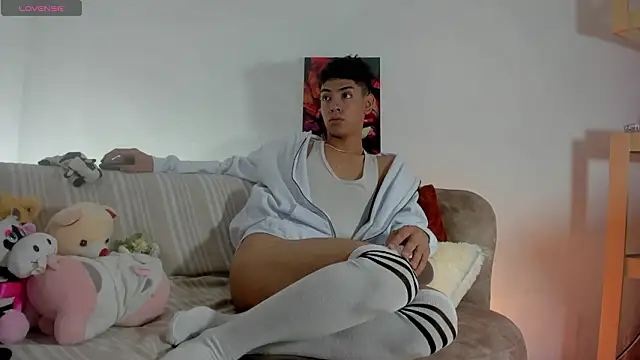 LoganTwink18 online show from 03/04/26, 12:33