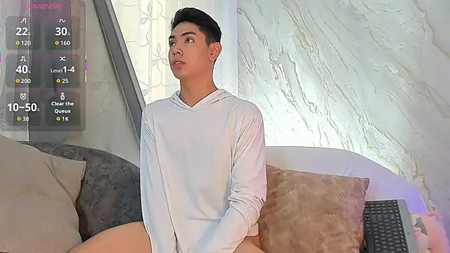 LoganTwink18 online show from 03/23/26, 01:37