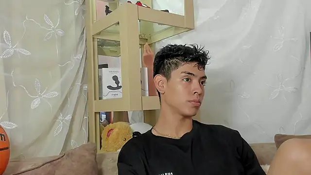 LoganTwink18 online show from 03/29/26, 03:01