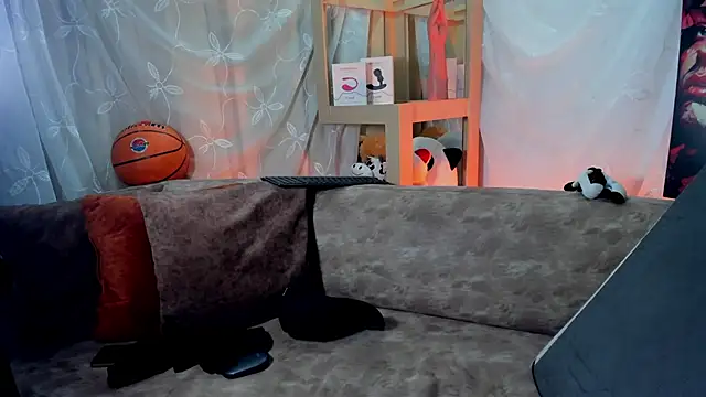 LoganTwink18 online show from 04/08/26, 02:28