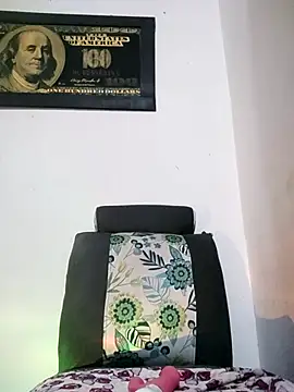 Snapshot of Valenn_fernandez chatting on 05/07/26, 10:48 Valenn fernandez online show from 05/07/26, 10:48