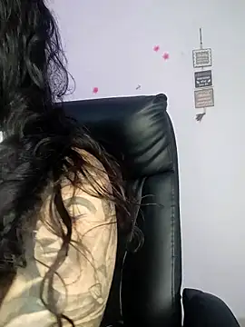 Snapshot of Valenn_fernandez chatting on 06/28/26, 11:11 Valenn fernandez online show from 06/28/26, 11:11