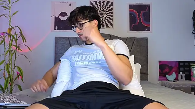 LatinReall online show from 12/05/25, 01:03