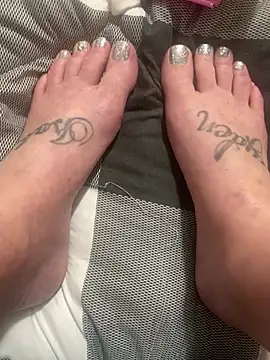 kmaddycakes1 online show from 02/26/26, 09:30