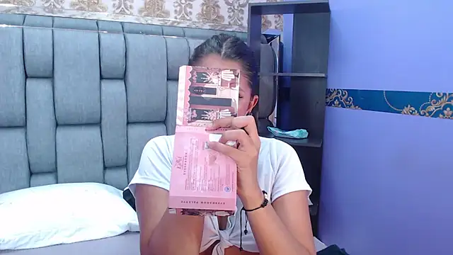 EMMA ROGGER online show from 09/20/25, 07:26