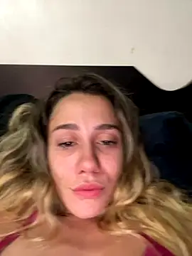 Snapshot of blond-96 chatting on 10/24/25, 01:03 blond-96 online show from 10/24/25, 01:03