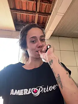 Snapshot of blond-96 chatting on 11/25/25, 05:57 blond-96 online show from 11/25/25, 05:57