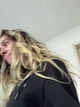 Snapshot of blond-96 chatting on 12/03/25, 10:02 blond-96 online show from 12/03/25, 10:02