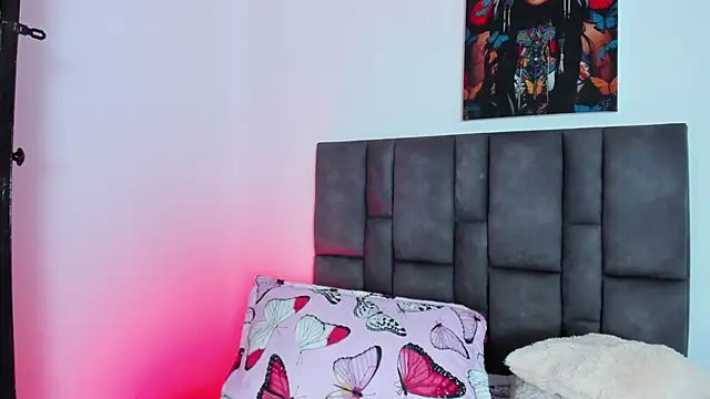 Snapshot of abby_jones2 chatting on 10/18/25, 03:31 abby jones2 online show from 10/18/25, 03:31