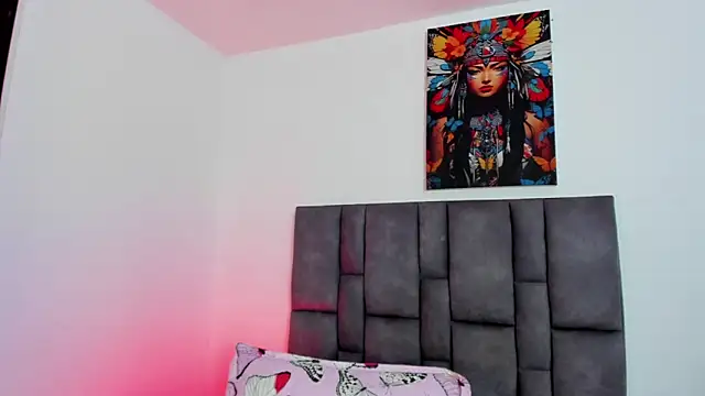 Snapshot of abby_jones2 chatting on 10/24/25, 01:35 abby jones2 online show from 10/24/25, 01:35