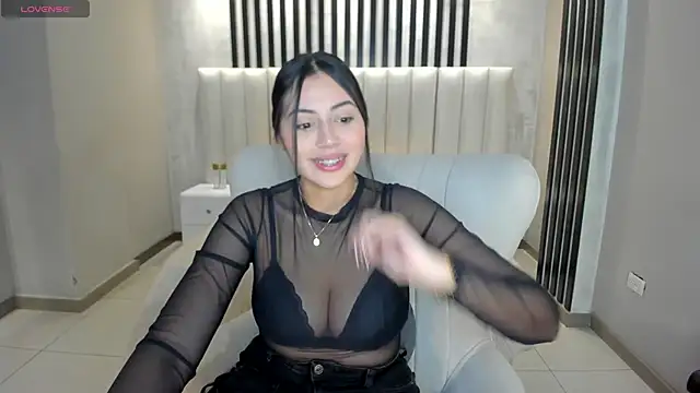 Snapshot of AmbarJames_ chatting on 06/09/26, 06:30 AmbarJames online show from 06/09/26, 06:30