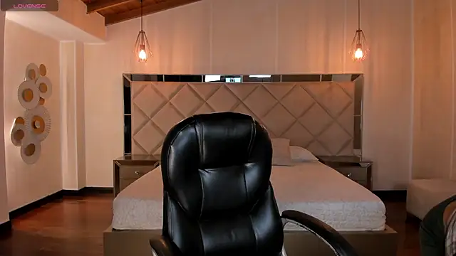 SophieHouston  online show from 04/23/26, 03:08