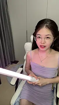 Snapshot of Qianqian-888 chatting on 10/29/25, 01:13 Qianqian-888 online show from 10/29/25, 01:13