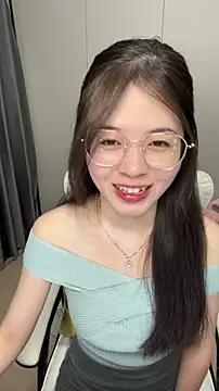 Snapshot of Qianqian-888 chatting on 11/15/25, 12:52 Qianqian-888 online show from 11/15/25, 12:52