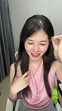 Snapshot of Qianqian-888 chatting on 11/16/25, 01:06 Qianqian-888 online show from 11/16/25, 01:06