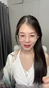 Snapshot of Qianqian-888 chatting on 11/28/25, 12:46 Qianqian-888 online show from 11/28/25, 12:46