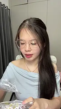 Snapshot of Qianqian-888 chatting on 11/29/25, 12:57 Qianqian-888 online show from 11/29/25, 12:57