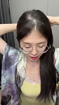 Snapshot of Qianqian-888 chatting on 12/02/25, 01:05 Qianqian-888 online show from 12/02/25, 01:05