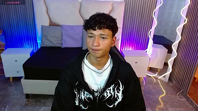 Snapshot of Ette_tay chatting on 10/22/25, 12:11 Ette tay online show from 10/22/25, 12:11